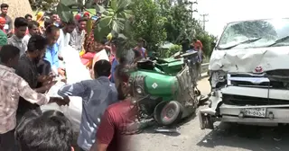 সিরাজগঞ্জে মাইক্রোবাস-সিএনজির সংঘর্ষে সহোদরসহ ৬ জনের মৃত্যু